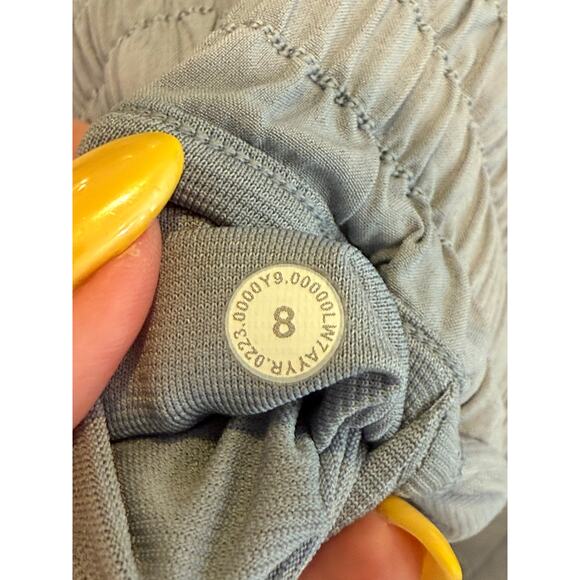 Lululemon Hotty Hot Low-Rise Lined Shorts, 2.5” – Size 8 - Picture 4 of 4